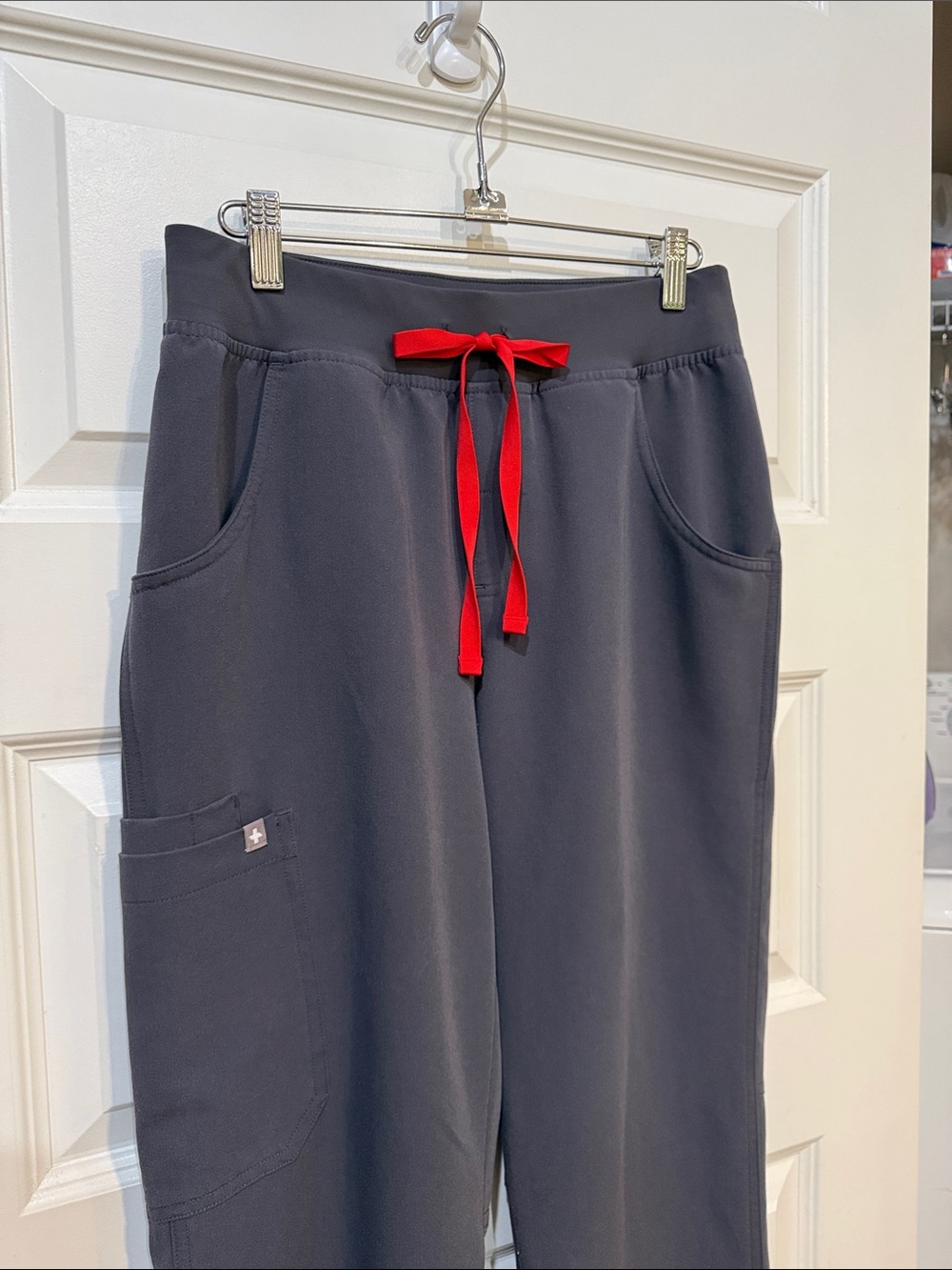 Figs Kade Cargo Scrub Pants - Picture 3 of 8